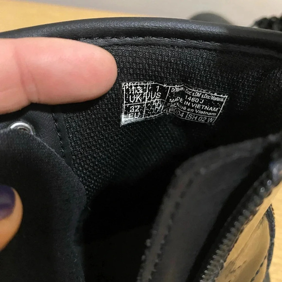 Kids black Dr Marten combat boots, size 1 - Picture 7 of 7